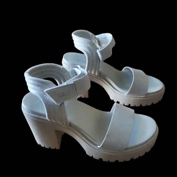 MIA WOMANS IVELISSE CHUNKY Y2K PLATFORM SANDALS, SIZE 8 - Picture 2 of 5